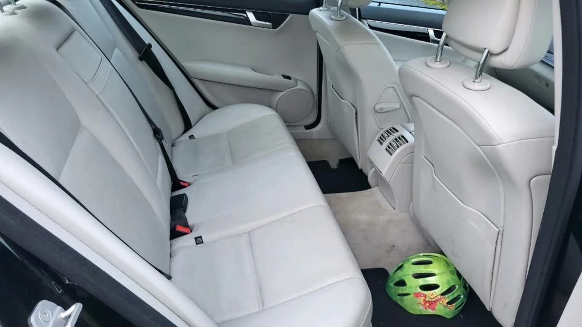 2012 Mercedes C200 manaul - Image 4