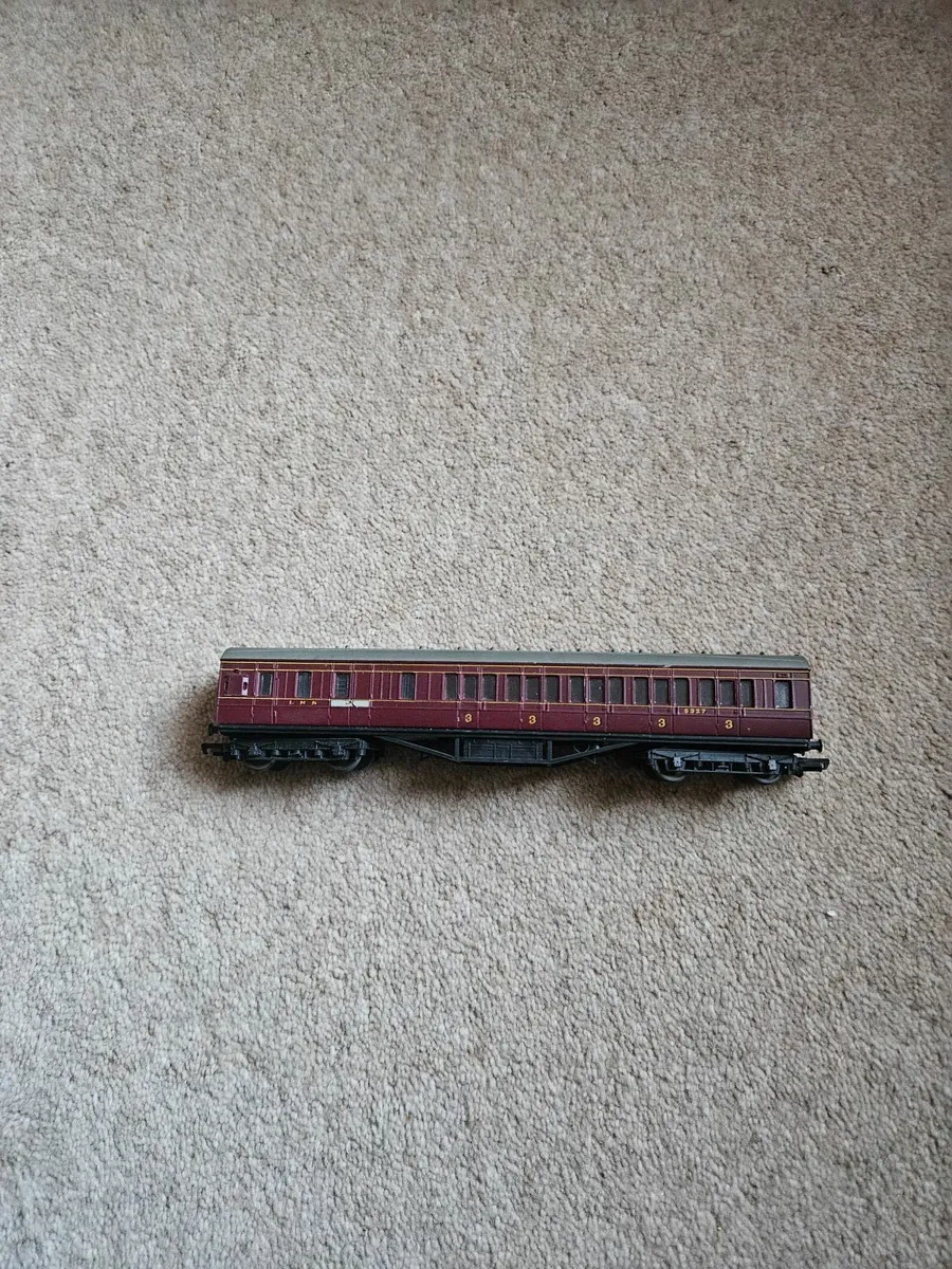Hornby Lima OO Gauge Carraige