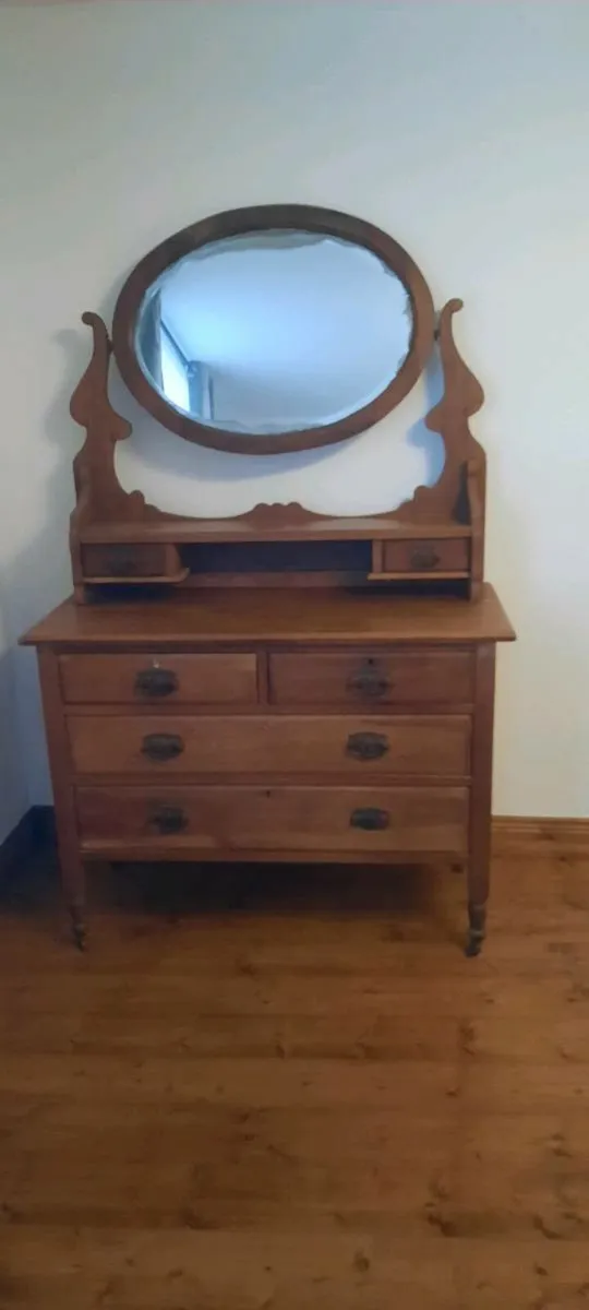 Dresser - Image 1