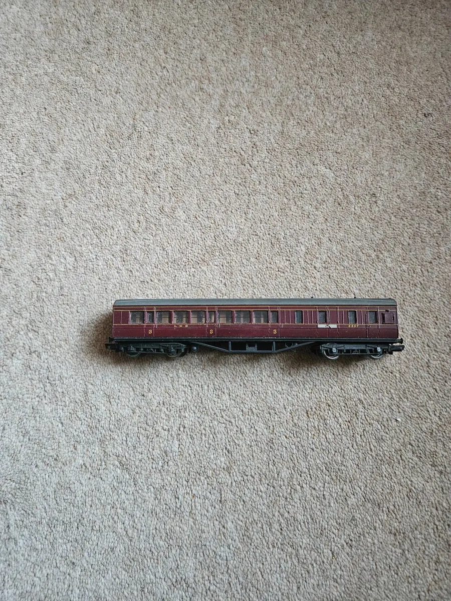 Hornby Lima OO Gauge Carraige