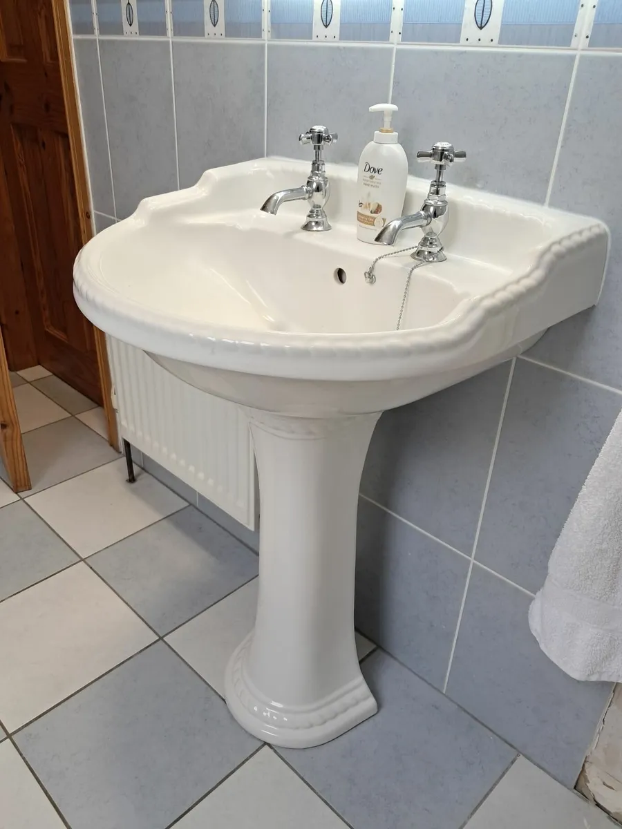 Toilet and sink - Image 1