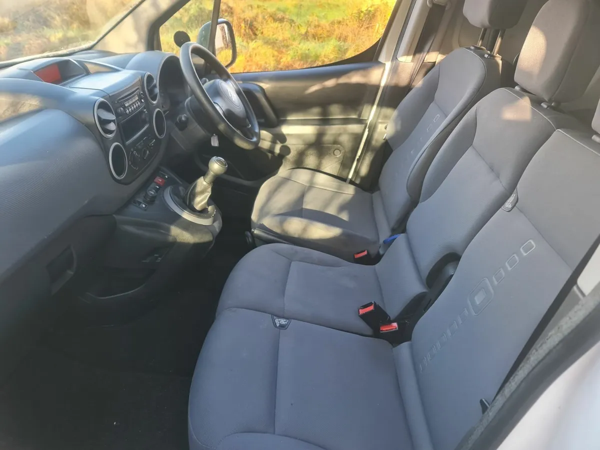 1 owner13 month cvrt 58000 miles  3 seats berlingo - Image 4
