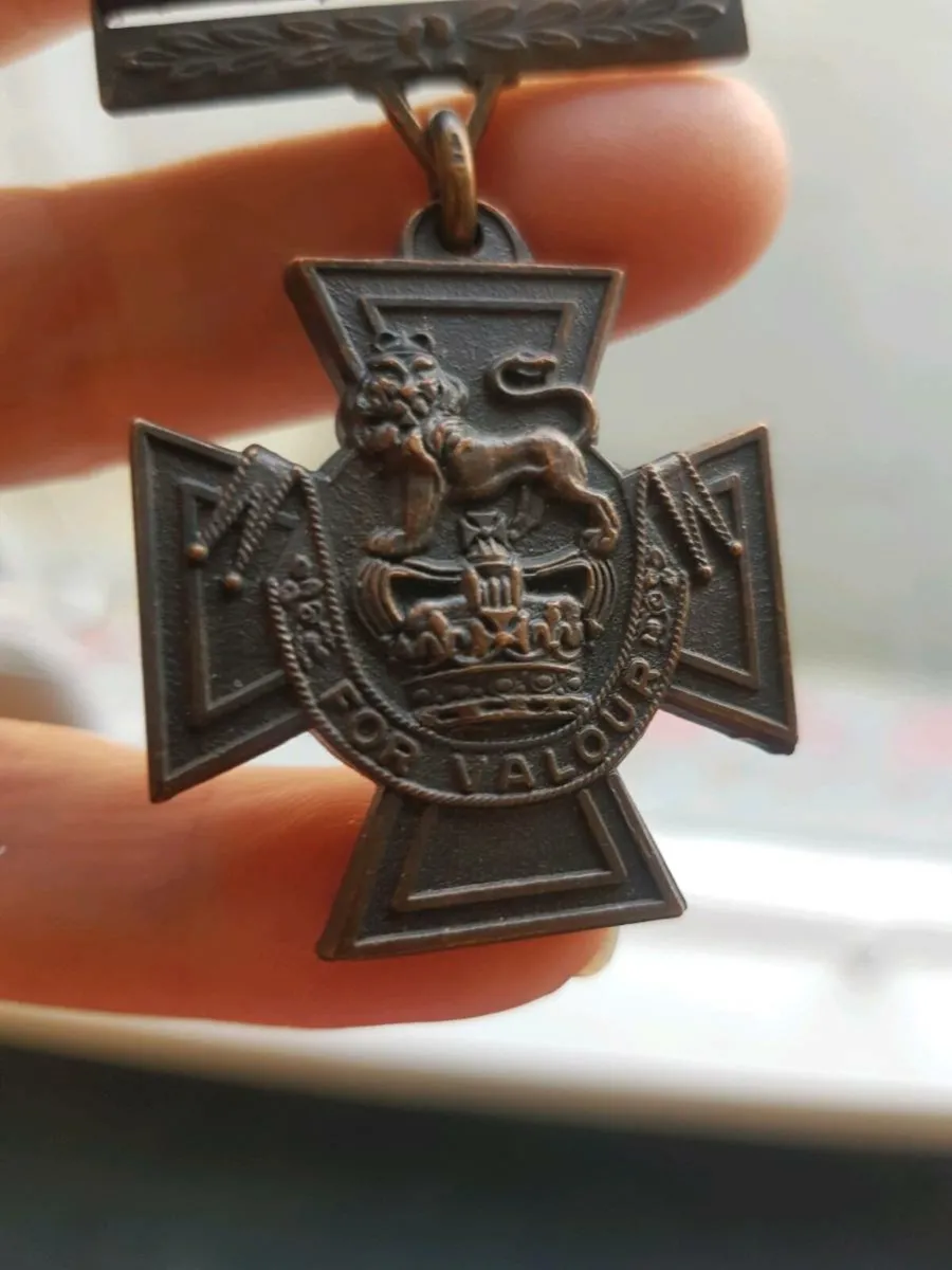 A lot of old coins and money - Image 1