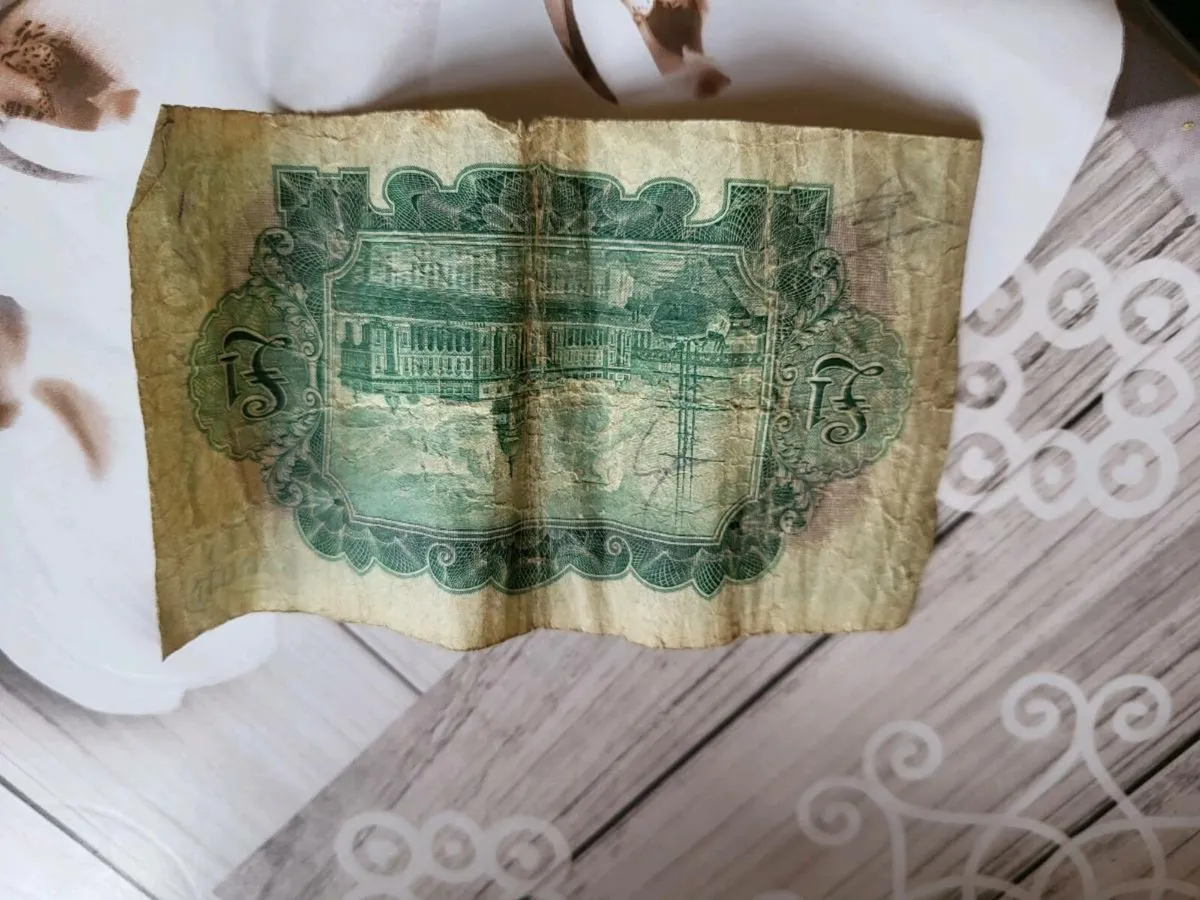 A lot of old coins and money - Image 2