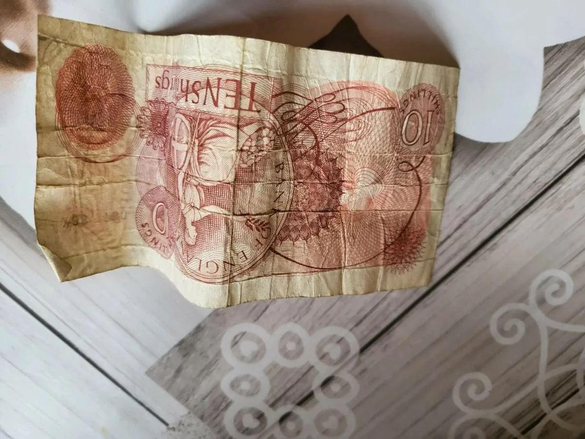 A lot of old coins and money - Image 4