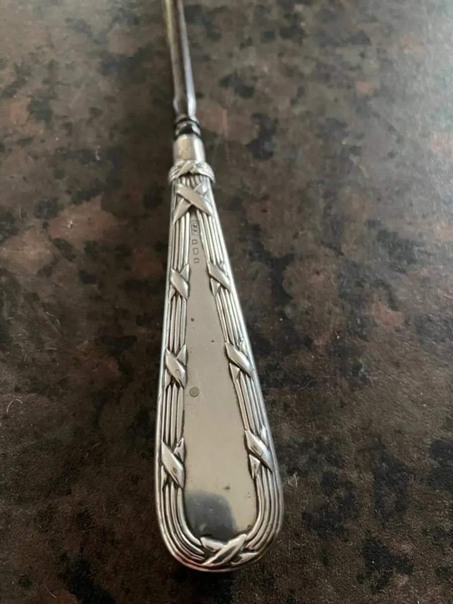 1903 Matthew Jessop - Sterling Silver Button Hook - Image 2