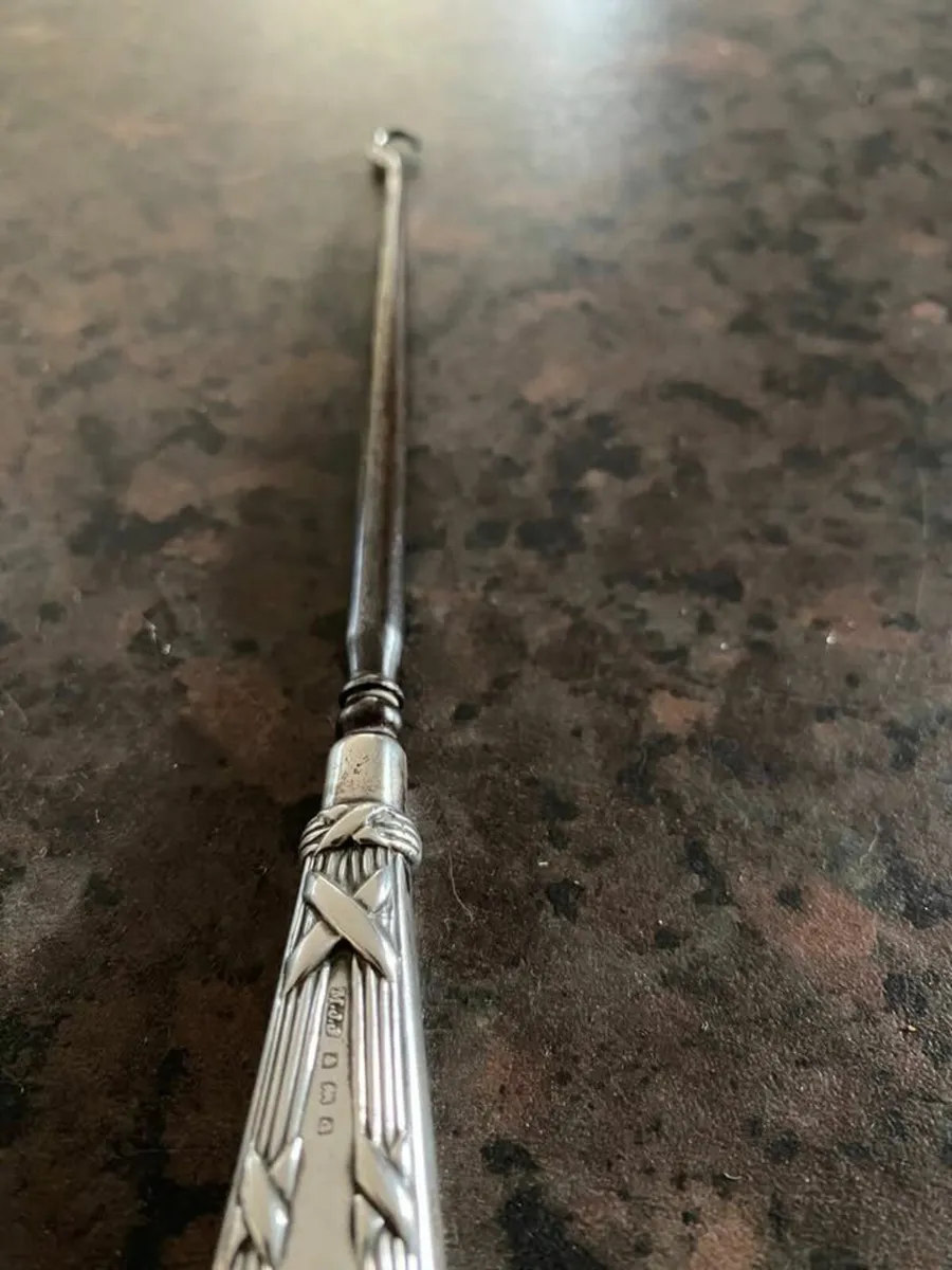 1903 Matthew Jessop - Sterling Silver Button Hook - Image 3