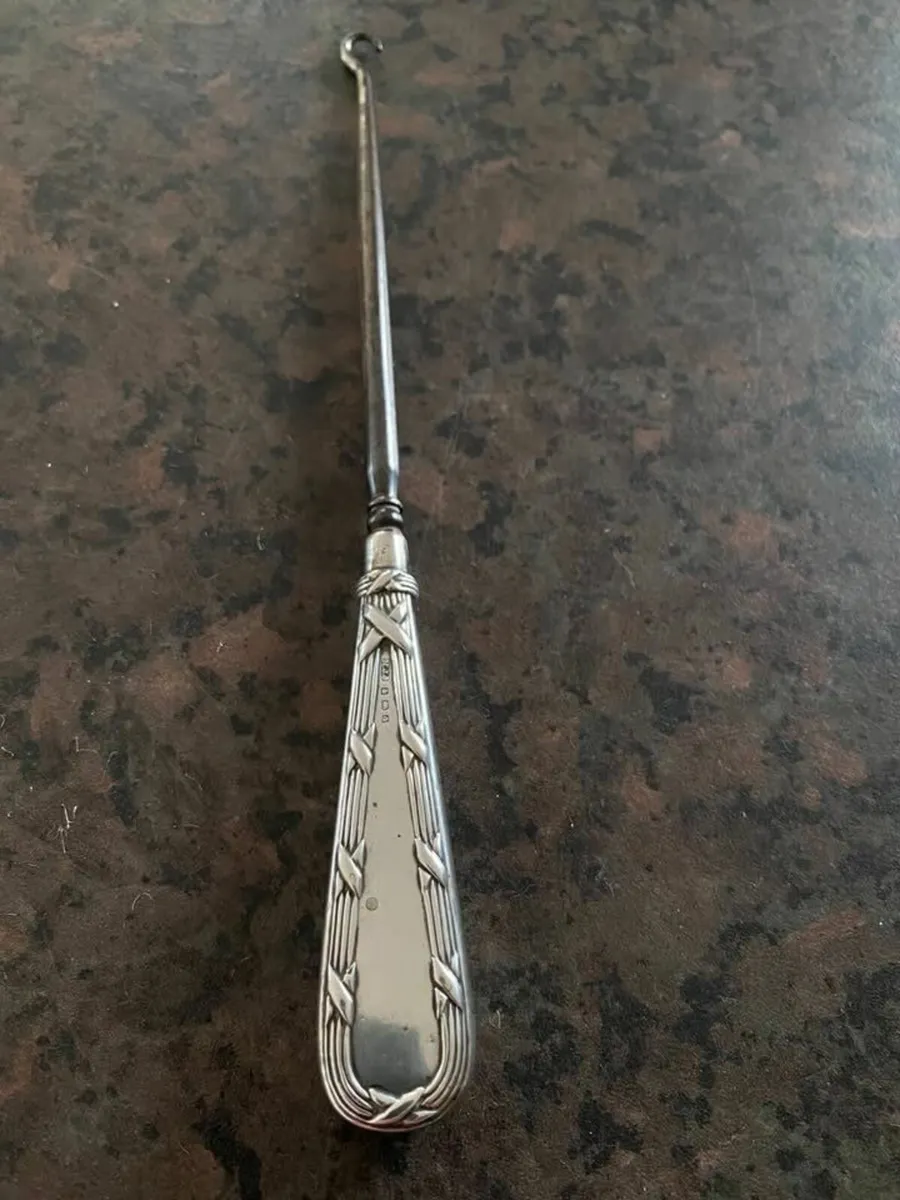 1903 Matthew Jessop - Sterling Silver Button Hook - Image 1