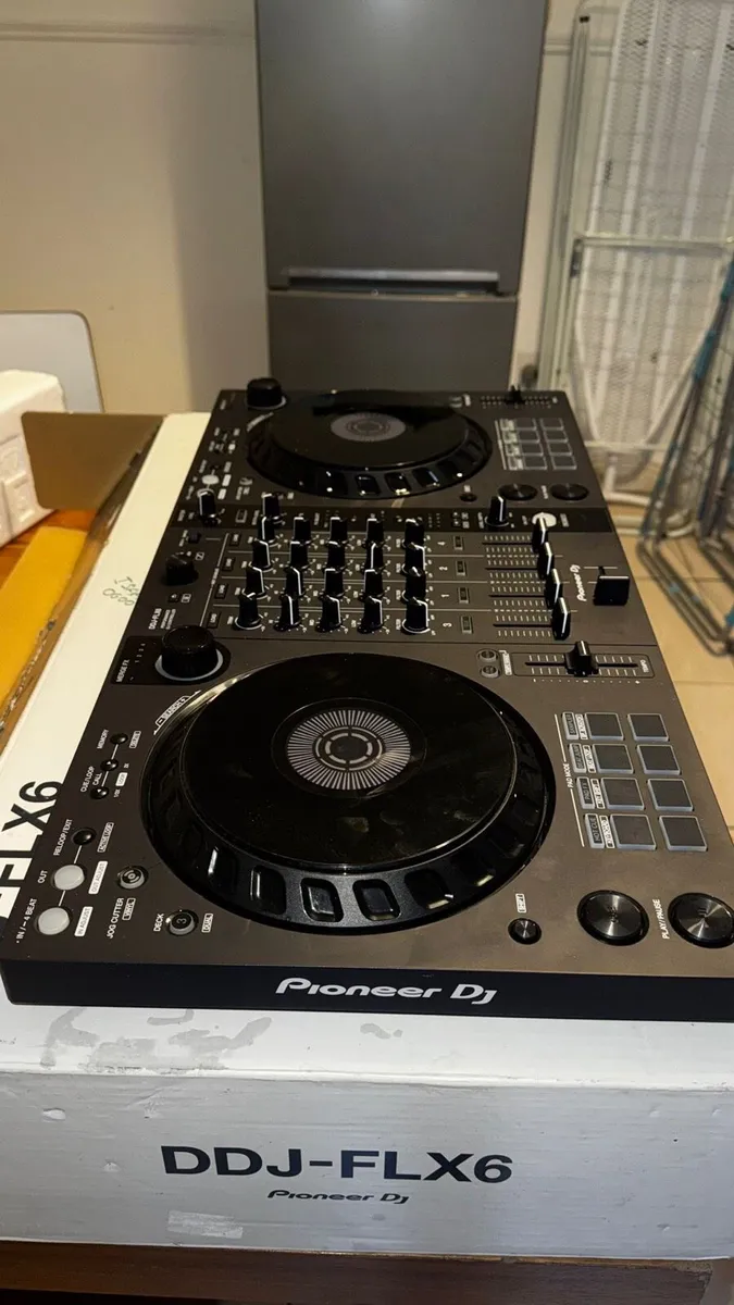 Dj decks - Image 1