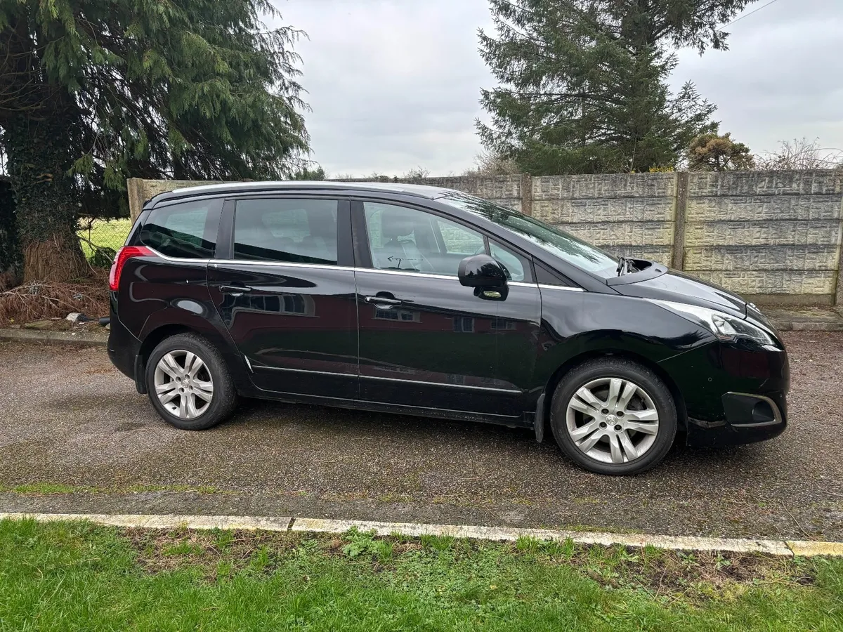 One owner Peugeot 5008 2016 diesel 7 seats - Image 3