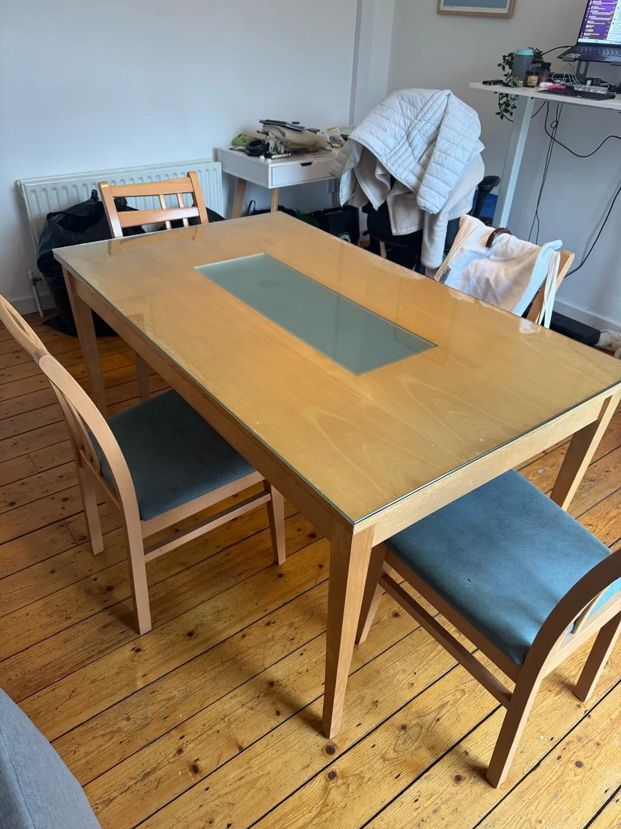 Dining table and 6 chairs - Image 1