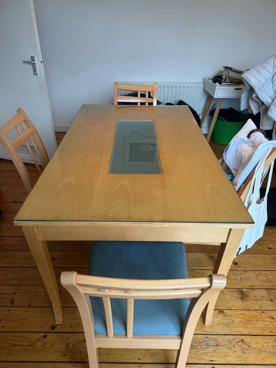 Dining table and 6 chairs - Image 2