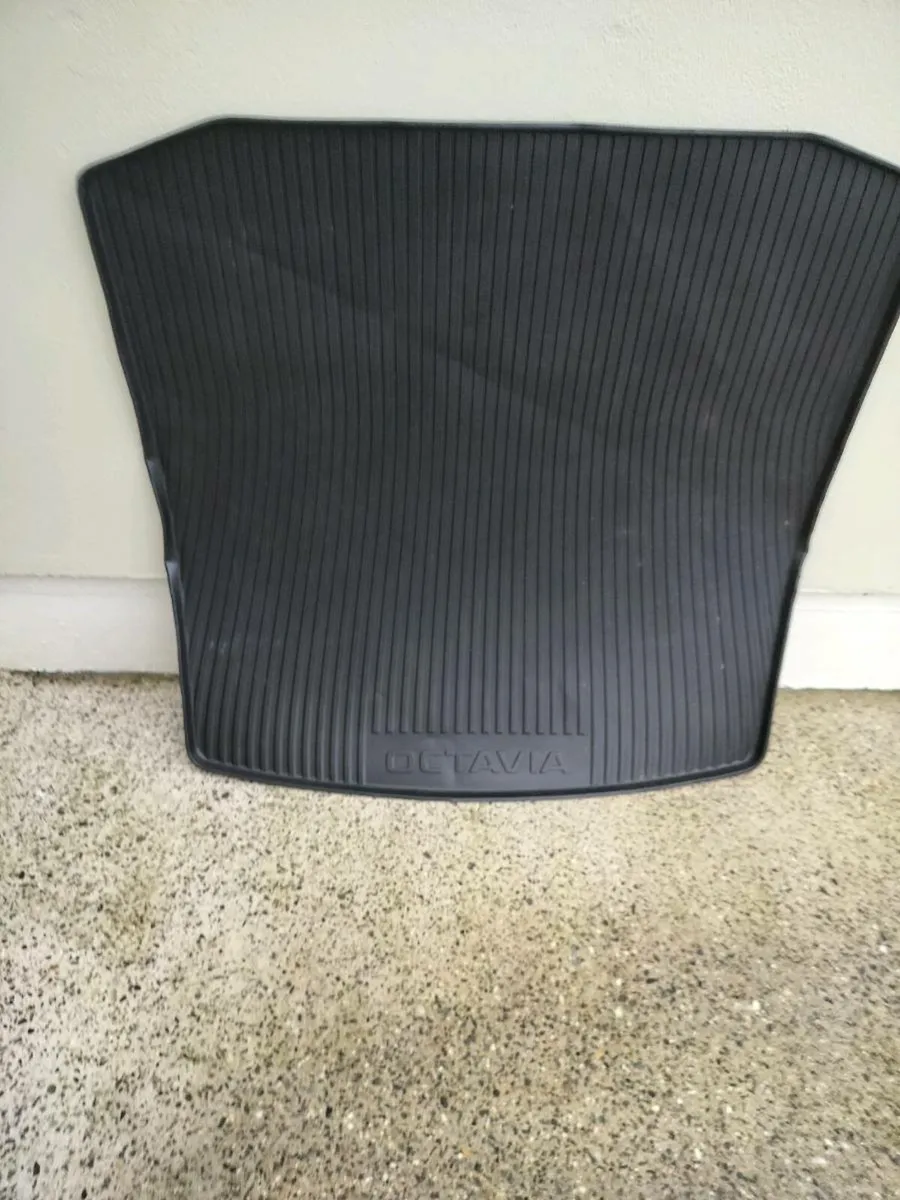 Car boot liner - Image 1