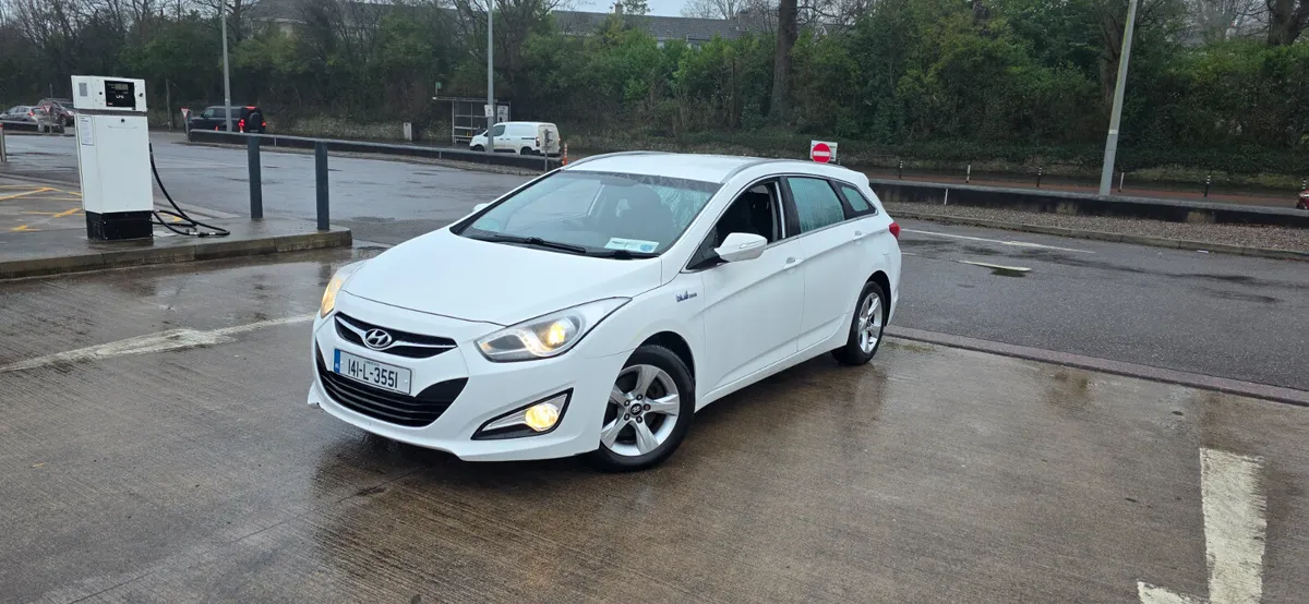 Hyundai i40 Estate Fully Serviced - Image 1