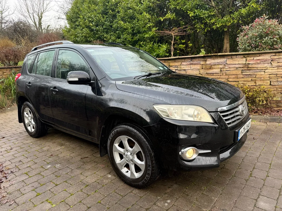 2011 Toyota Rav4 4 WHEEL DRIVE - Image 2