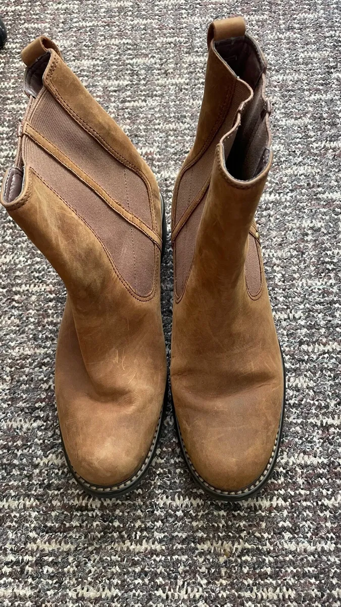 Women’s Clarks brown boots - Image 1