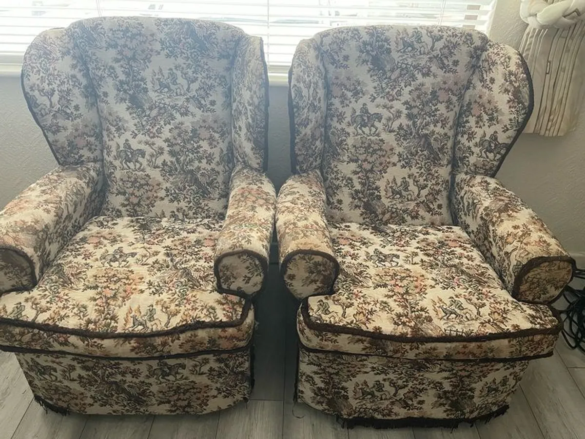 2 x matching arm chairs - Image 1