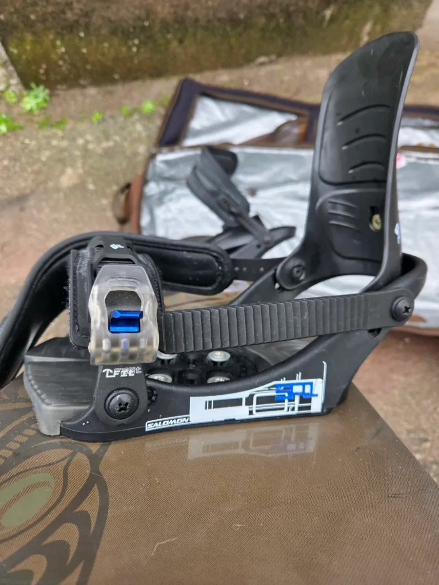 Snowboard- Burton Royale with Travel bag - Image 4