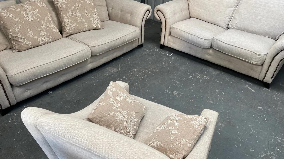 3&2 seater with arm chair - Image 1