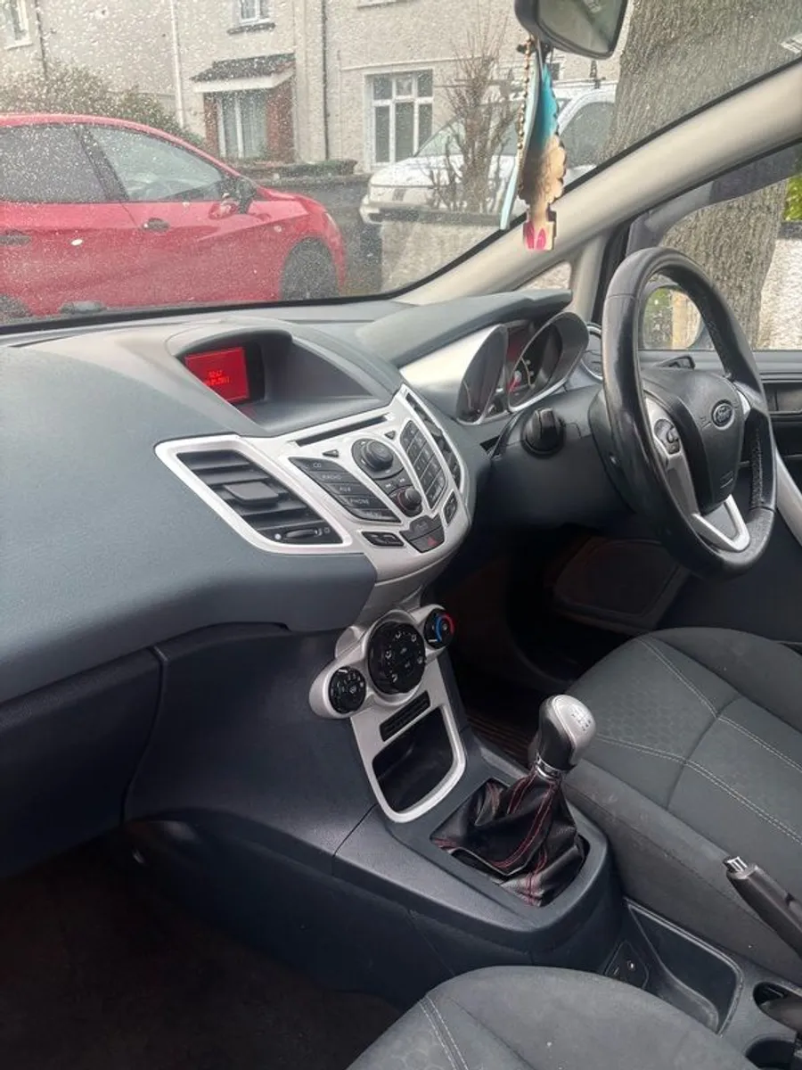 2010 Ford Fiesta - Image 3