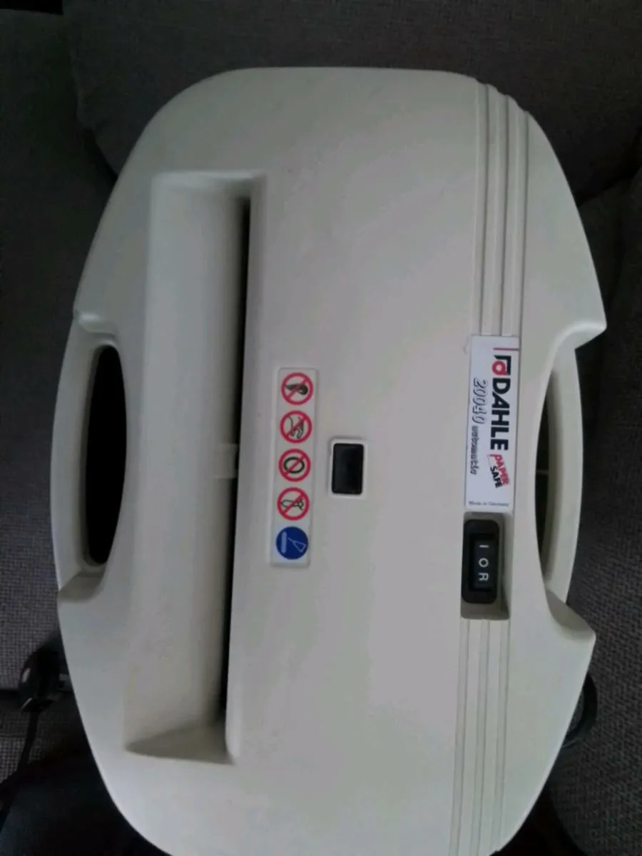 Paper shredder - Image 1