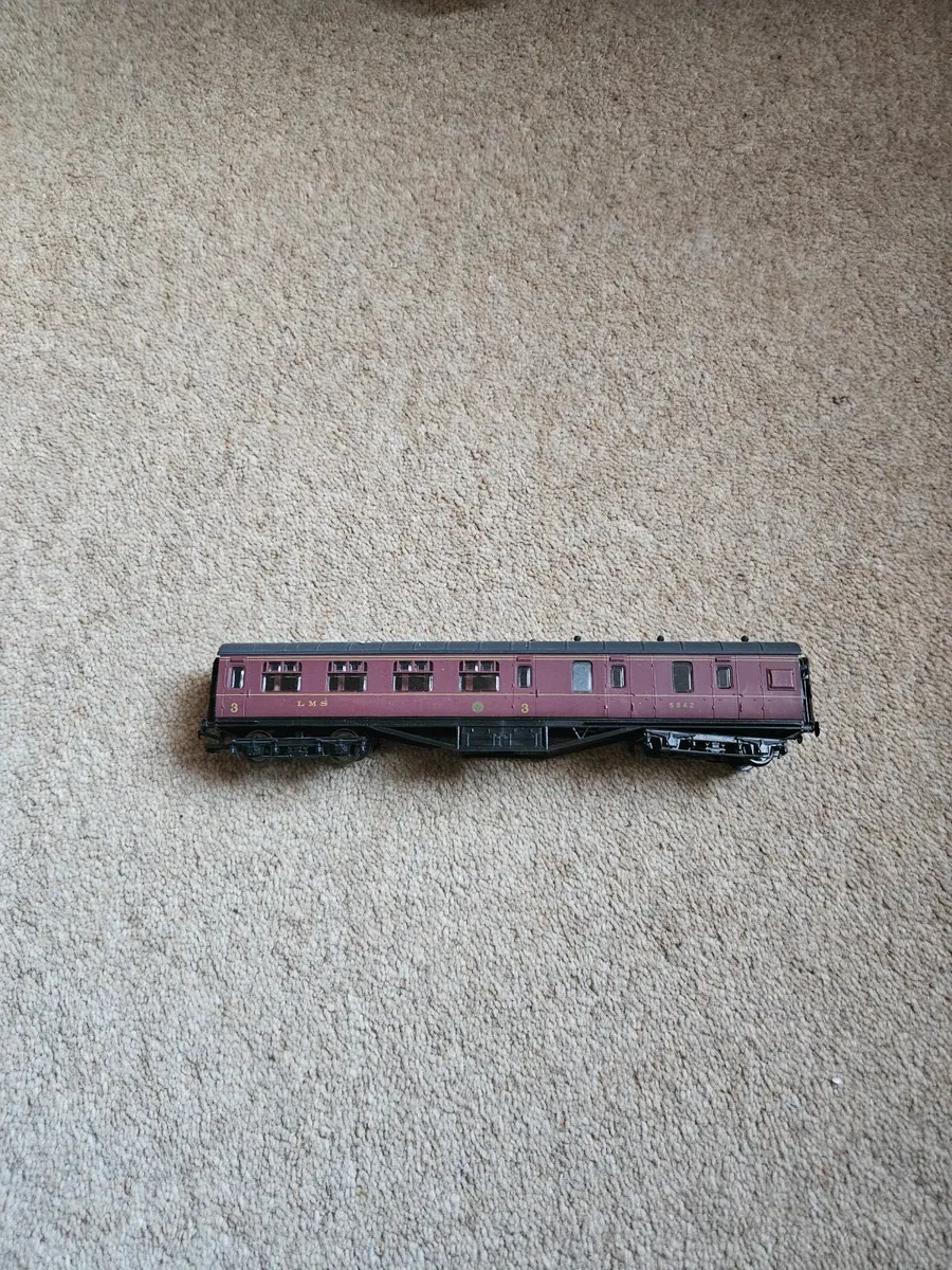 Hornby Lima OO Gauge Carraige