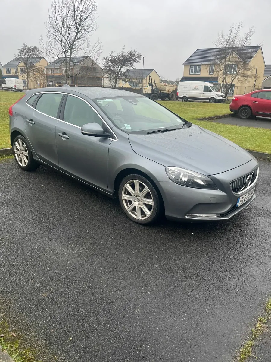 Volvo V40 2017 - Image 1