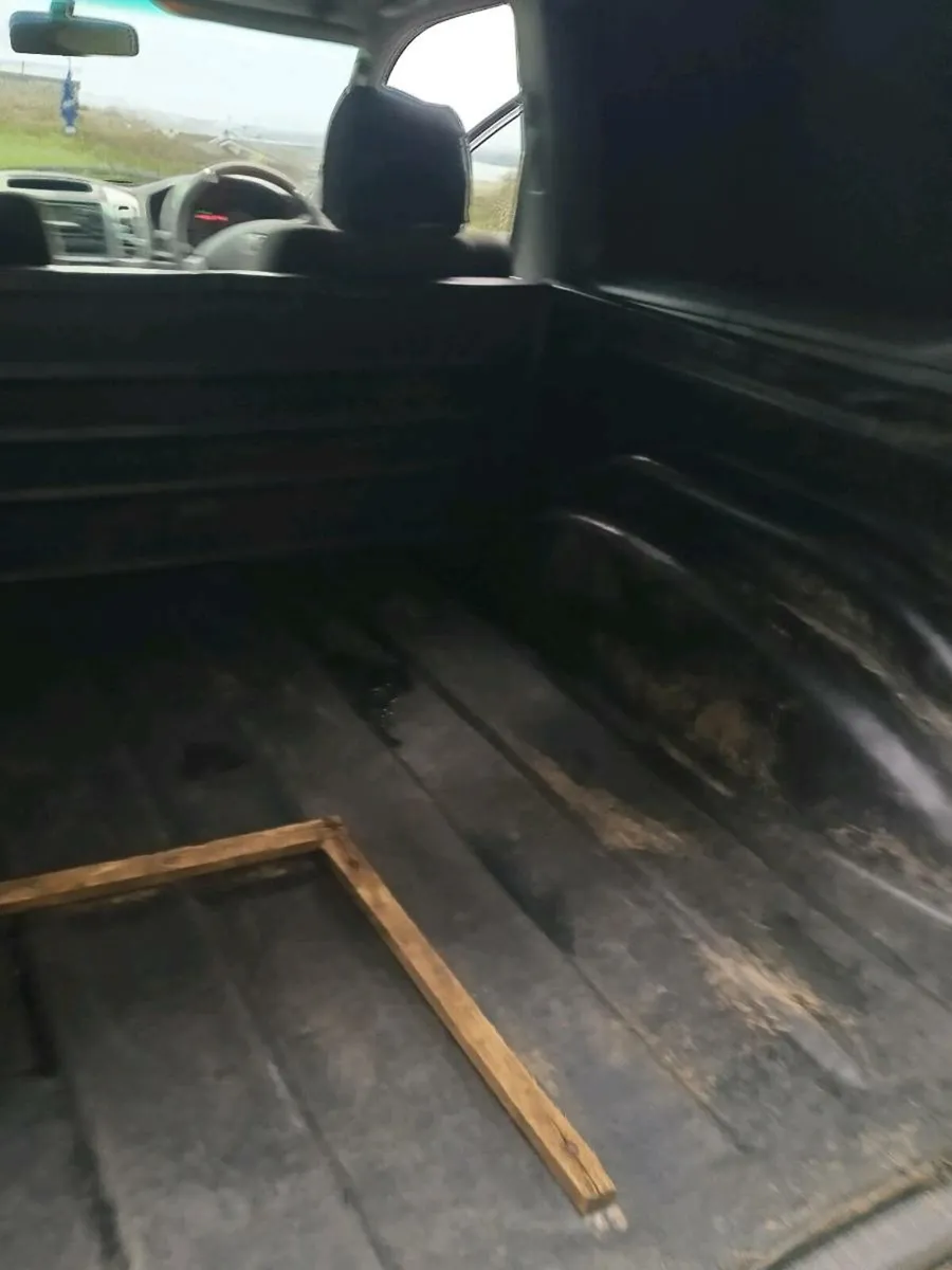 08 toyota land cruiser SWB deposit taken - Image 4