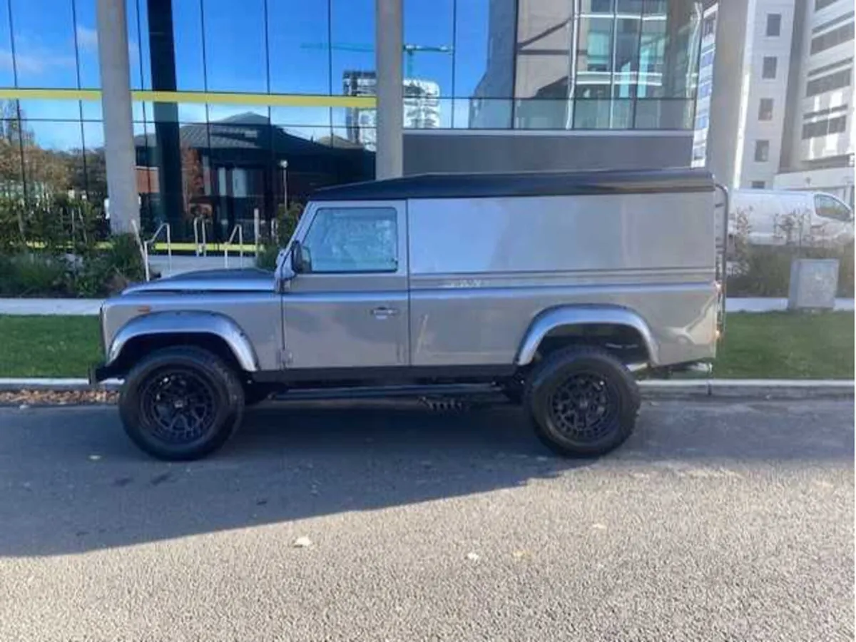 Land Rover Defender 110 3DR 2.5 300 TDI 3DR - Image 4