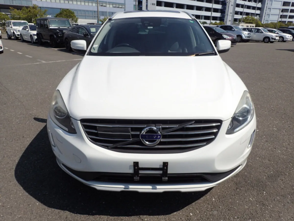 Volvo XC60 2.0 D4 DIESEL SE LUXURY PREMIUM AUTO ** - Image 2