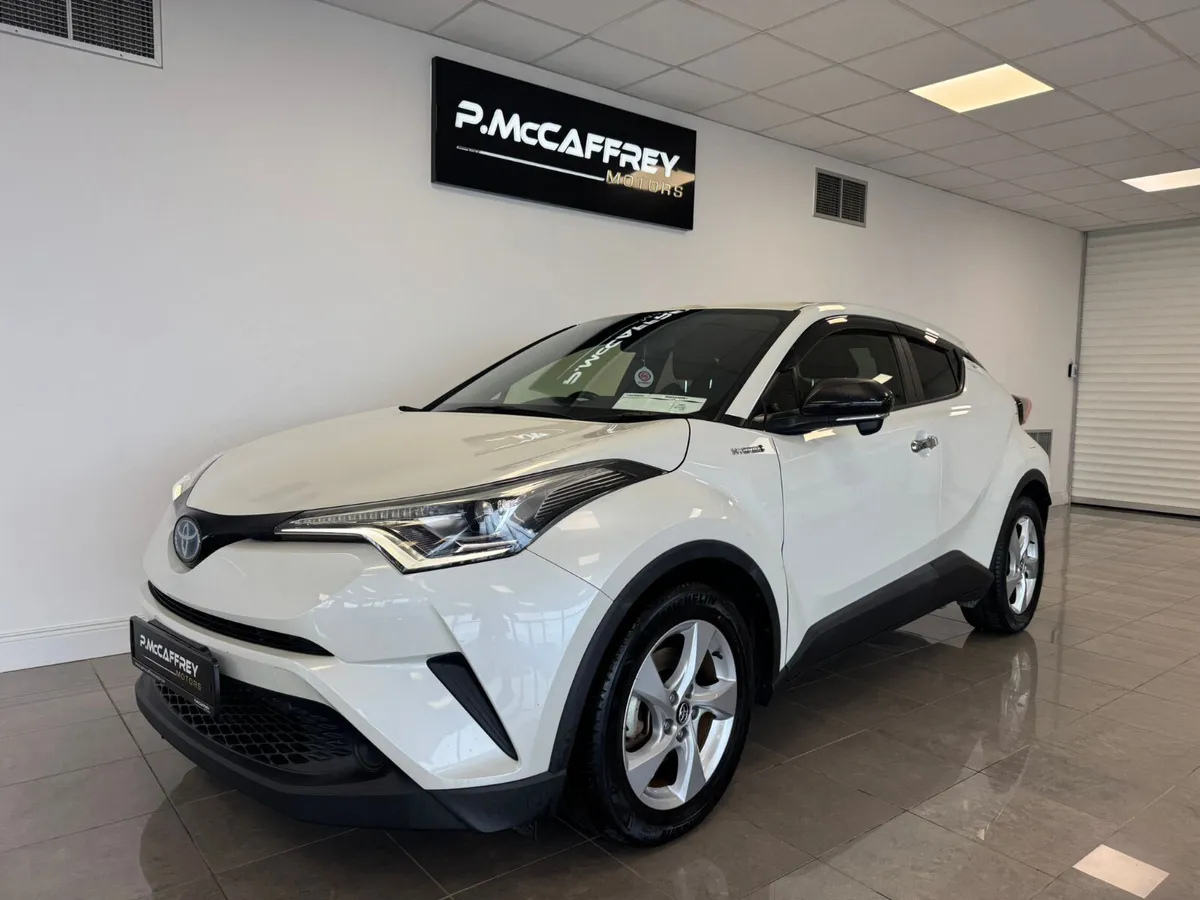 2018 Toyota C-HR Luna, 1.8 Hybrid Reversing Camera - Image 1