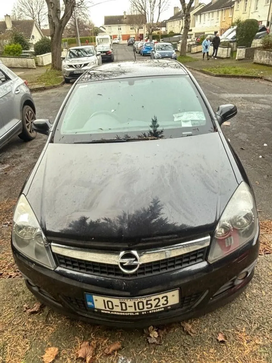 2010 Opel Astra - Image 1