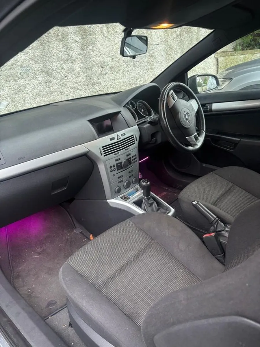 2010 Opel Astra - Image 2