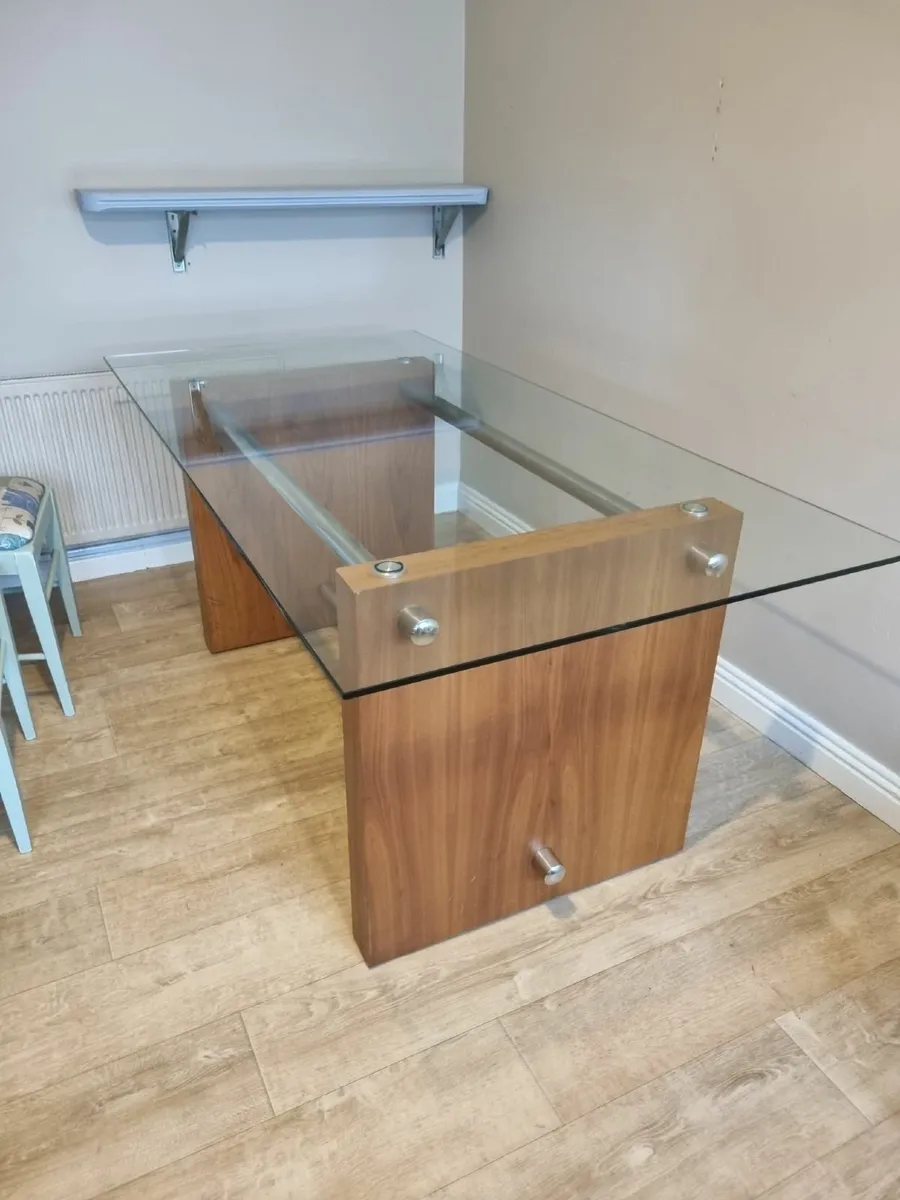 Kitchen table - Image 1