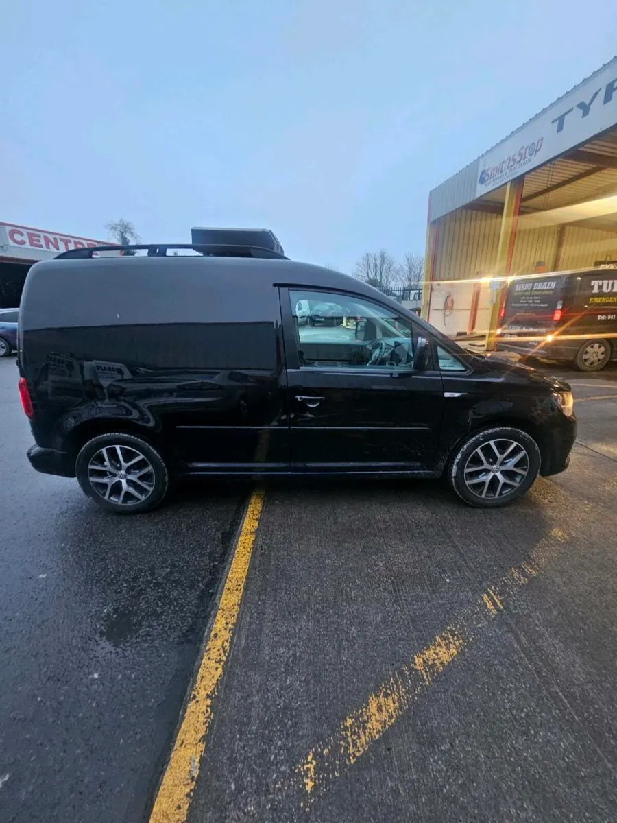 Fridge van low mileage - Image 1