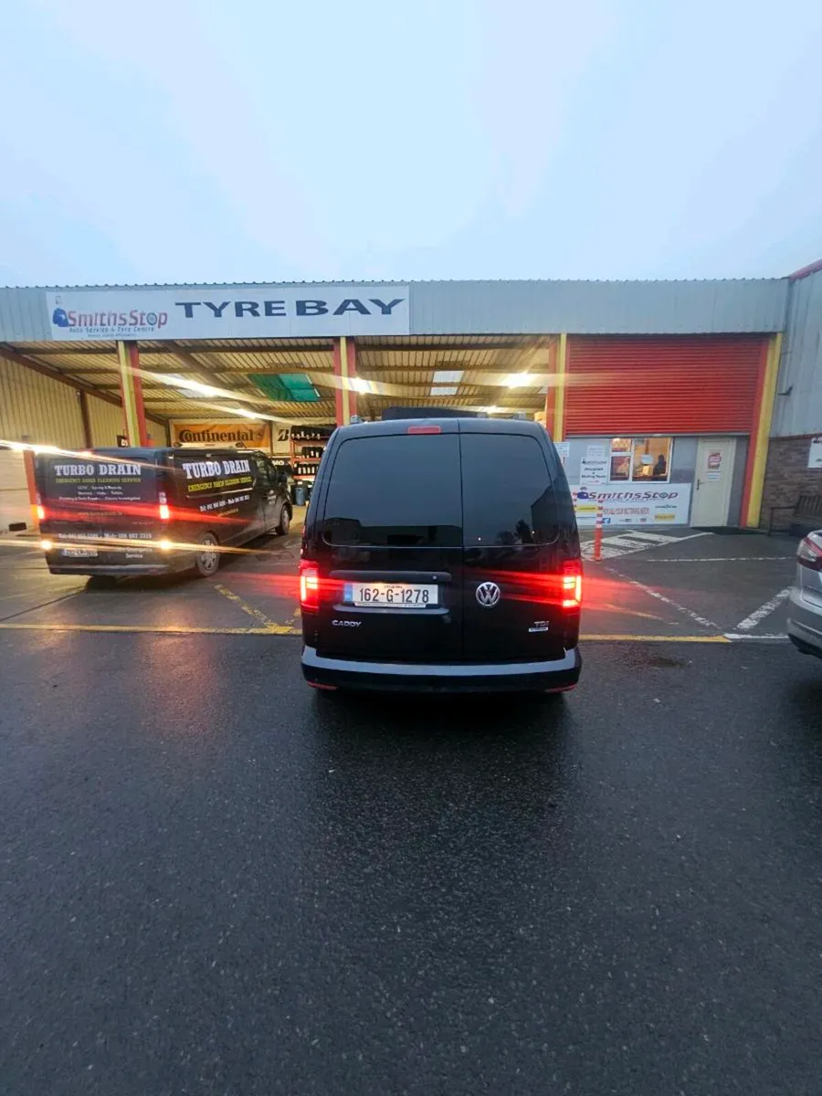 Fridge van low mileage - Image 4