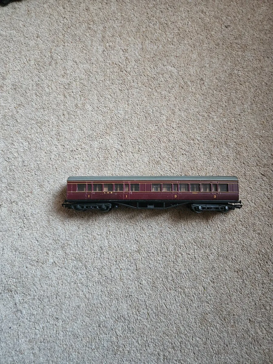 Hornby Lima OO Gauge Carraige