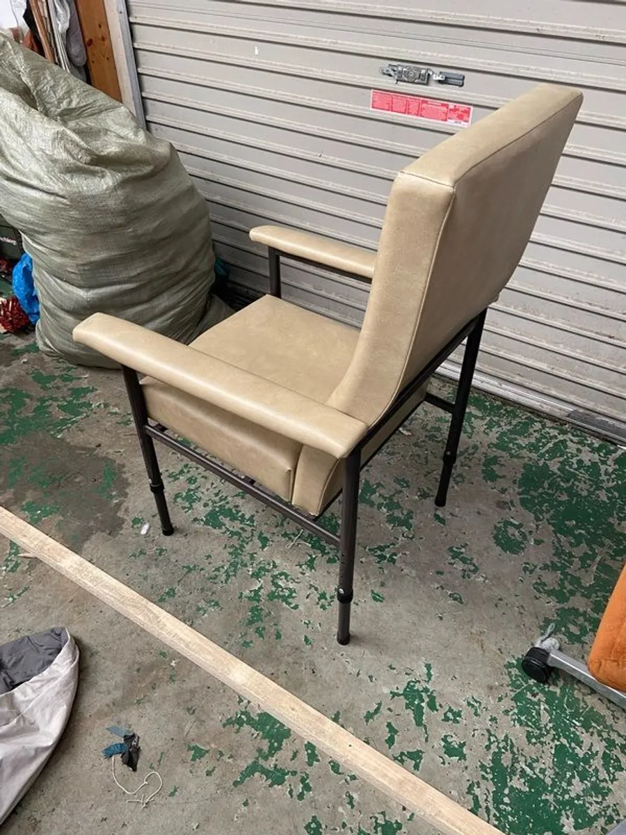 Orthopaedic chair - Image 2