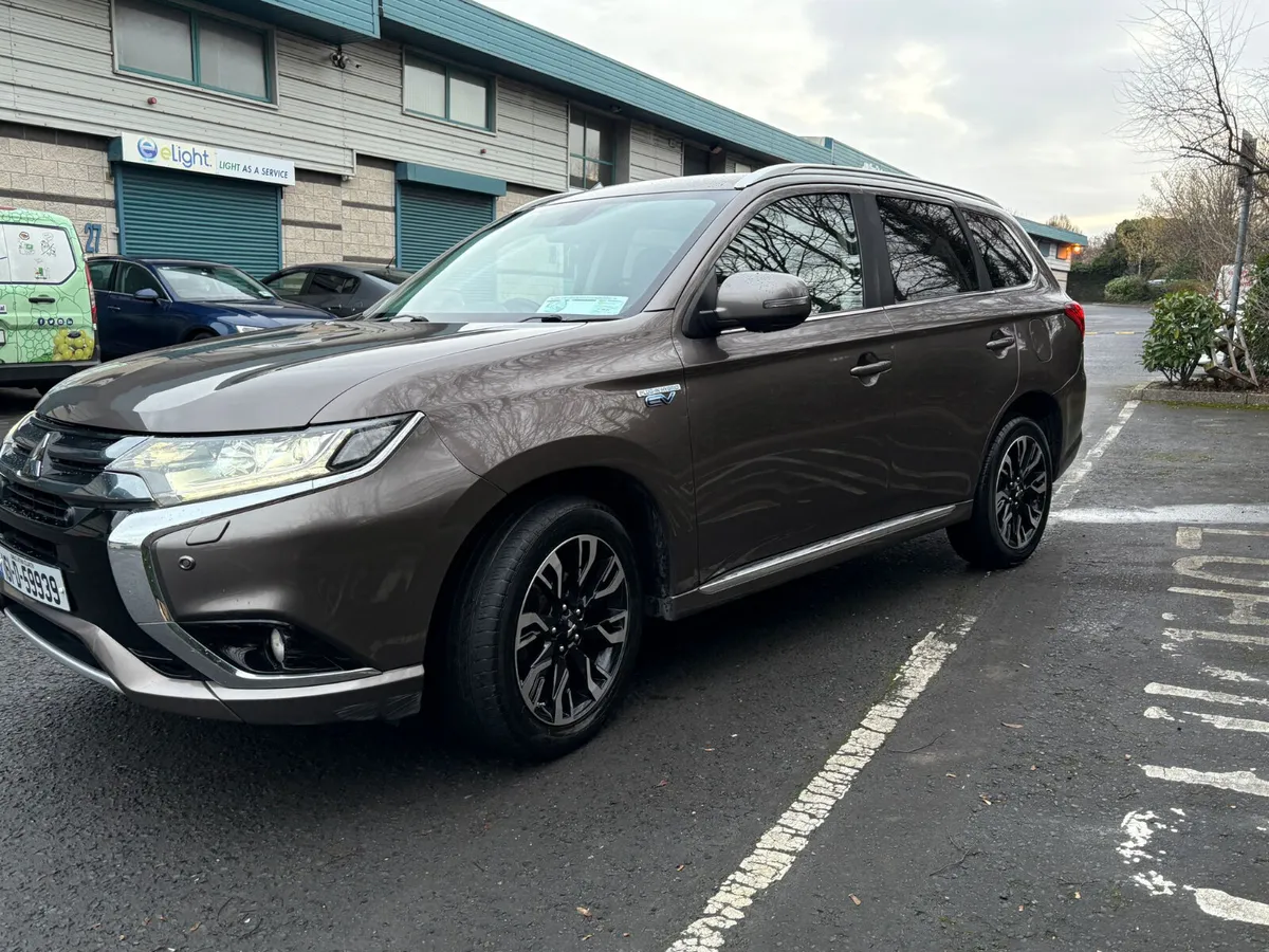 MITSUBISHI OUTLANDER / 2016 / 2.0 HYBRID / AUTO - Image 1