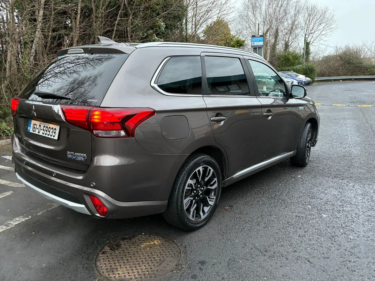 MITSUBISHI OUTLANDER / 2016 / 2.0 HYBRID / AUTO - Image 4