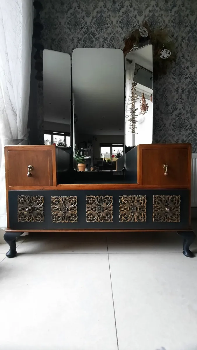 Dressing table - Image 1