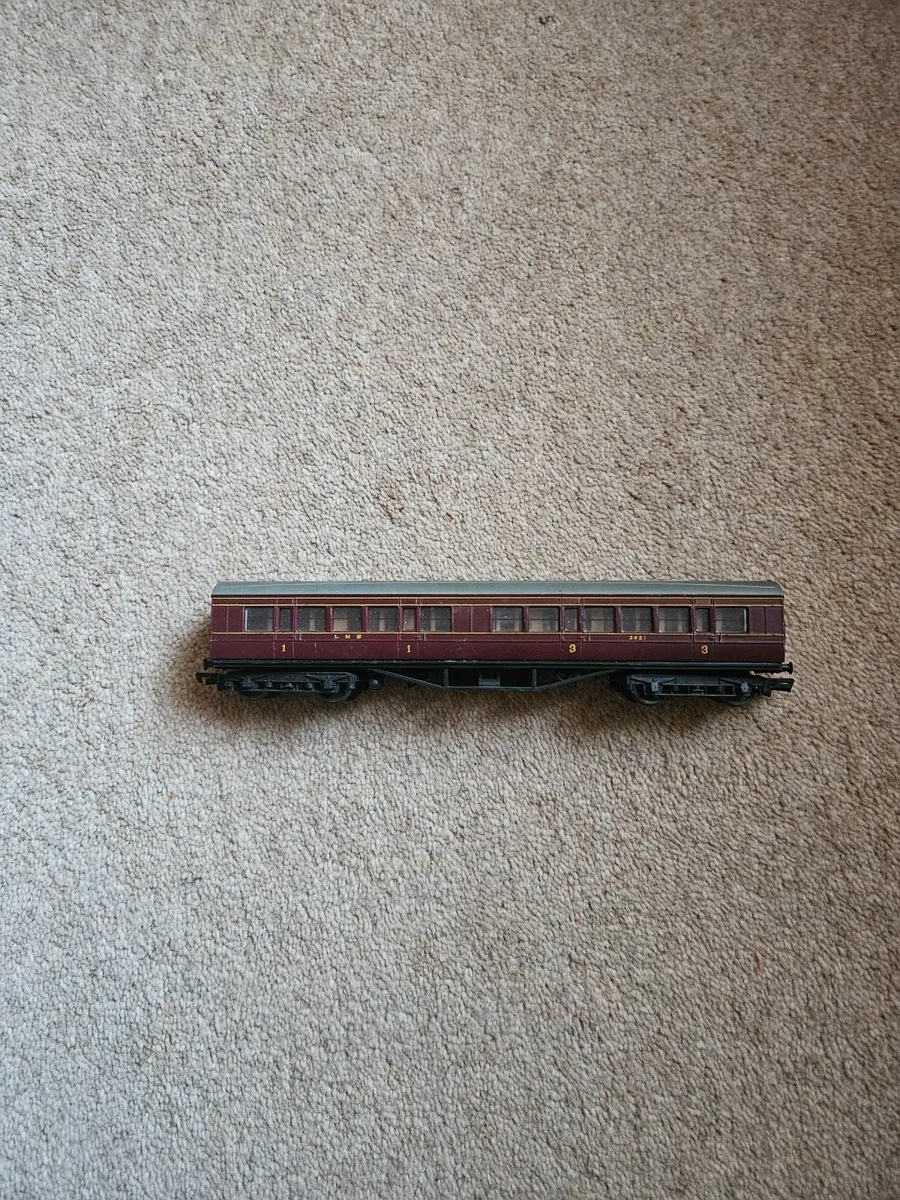 Hornby Lima OO Gauge Carraige