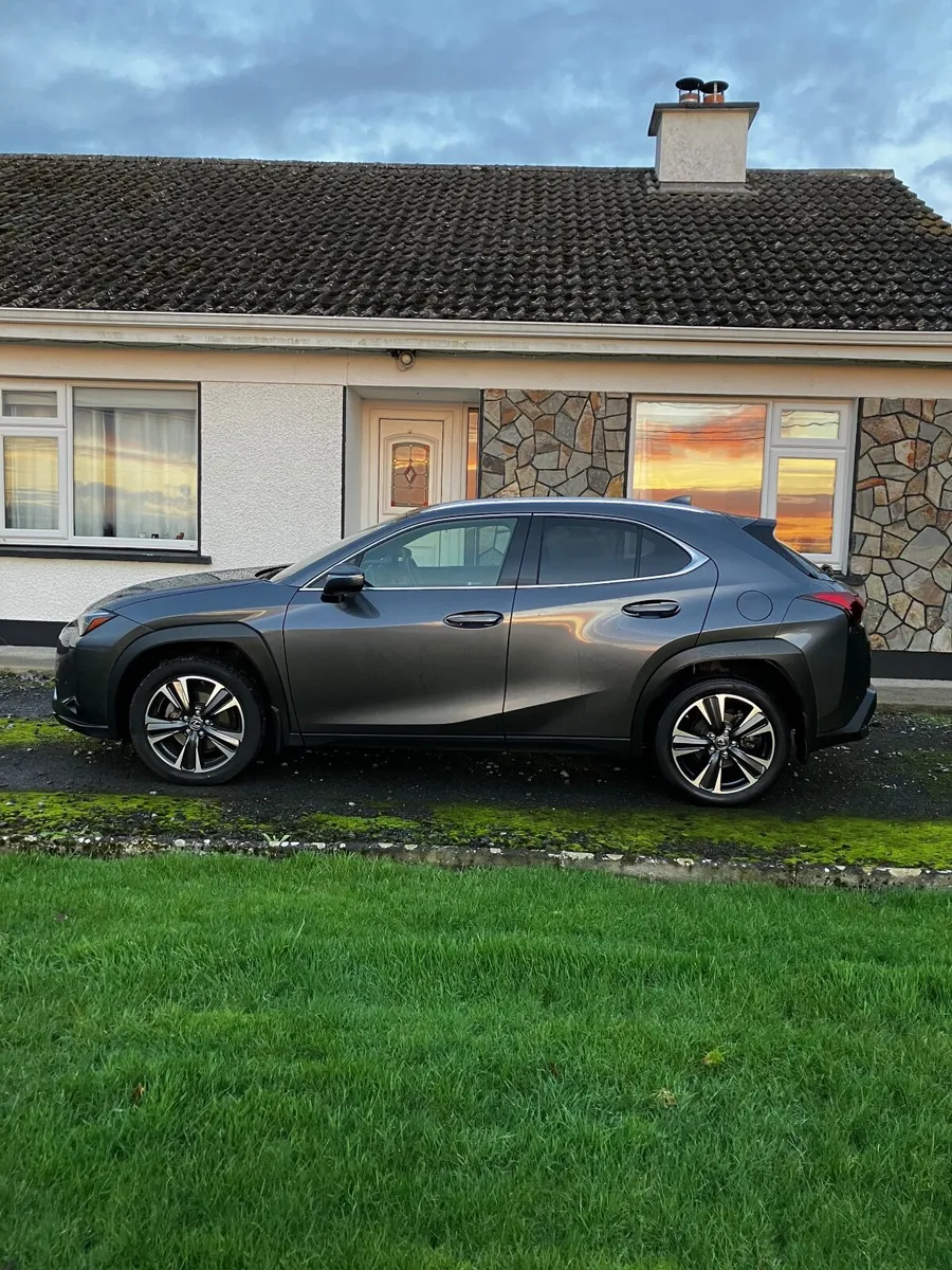 Lexus UX 2023 - Image 1