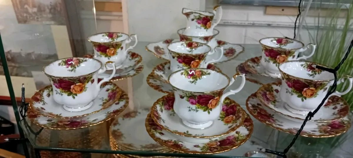 Royal Albert Country Rose Tea Set - Image 1