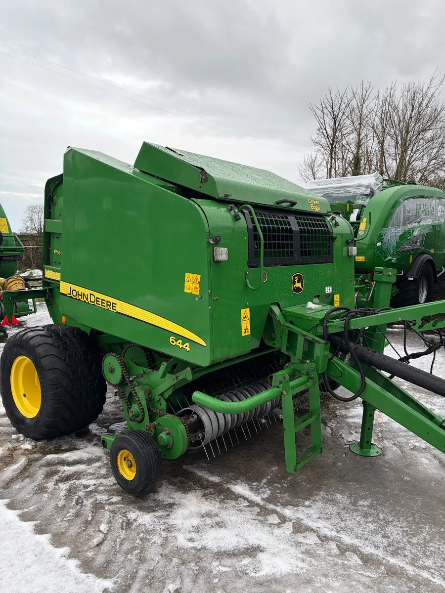John Deere 644 round baler - Image 1