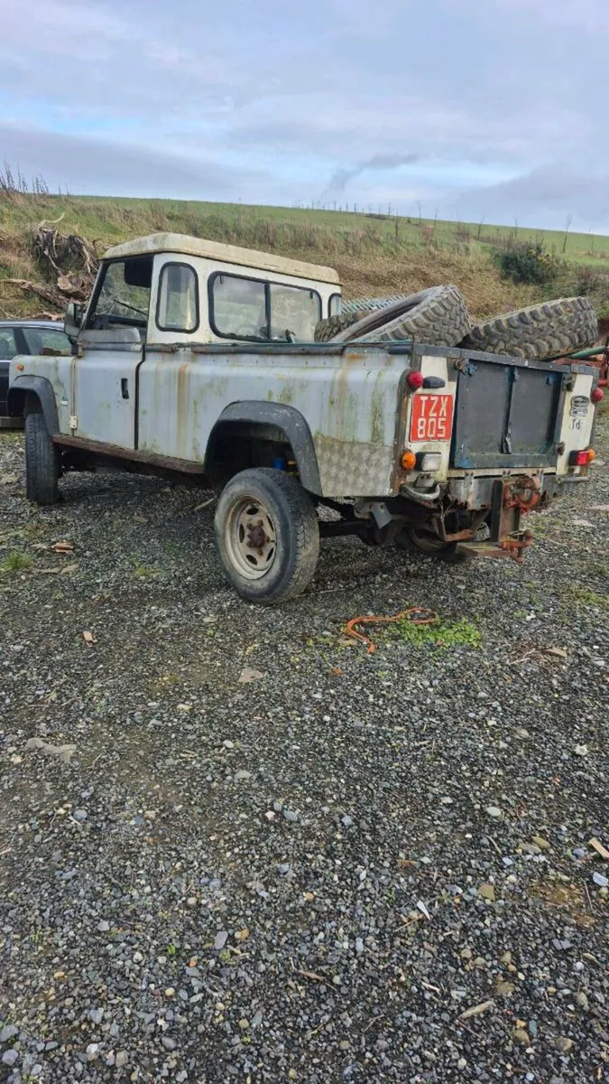 Land Rover - Image 1