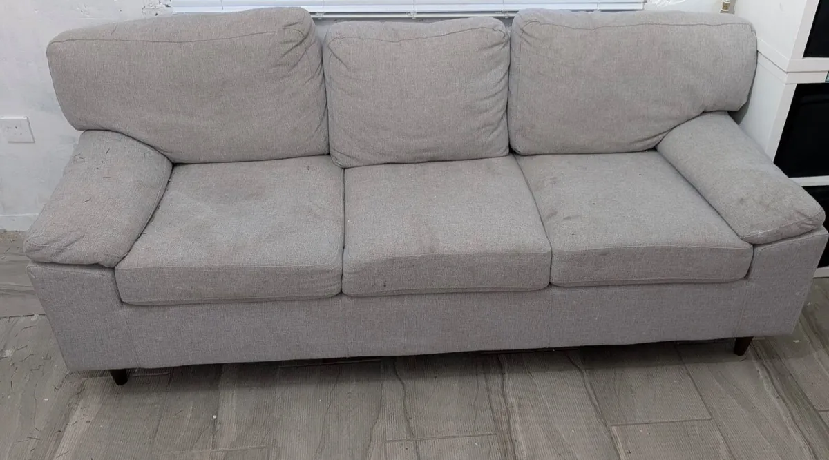 3 + 2 sofa - Image 1
