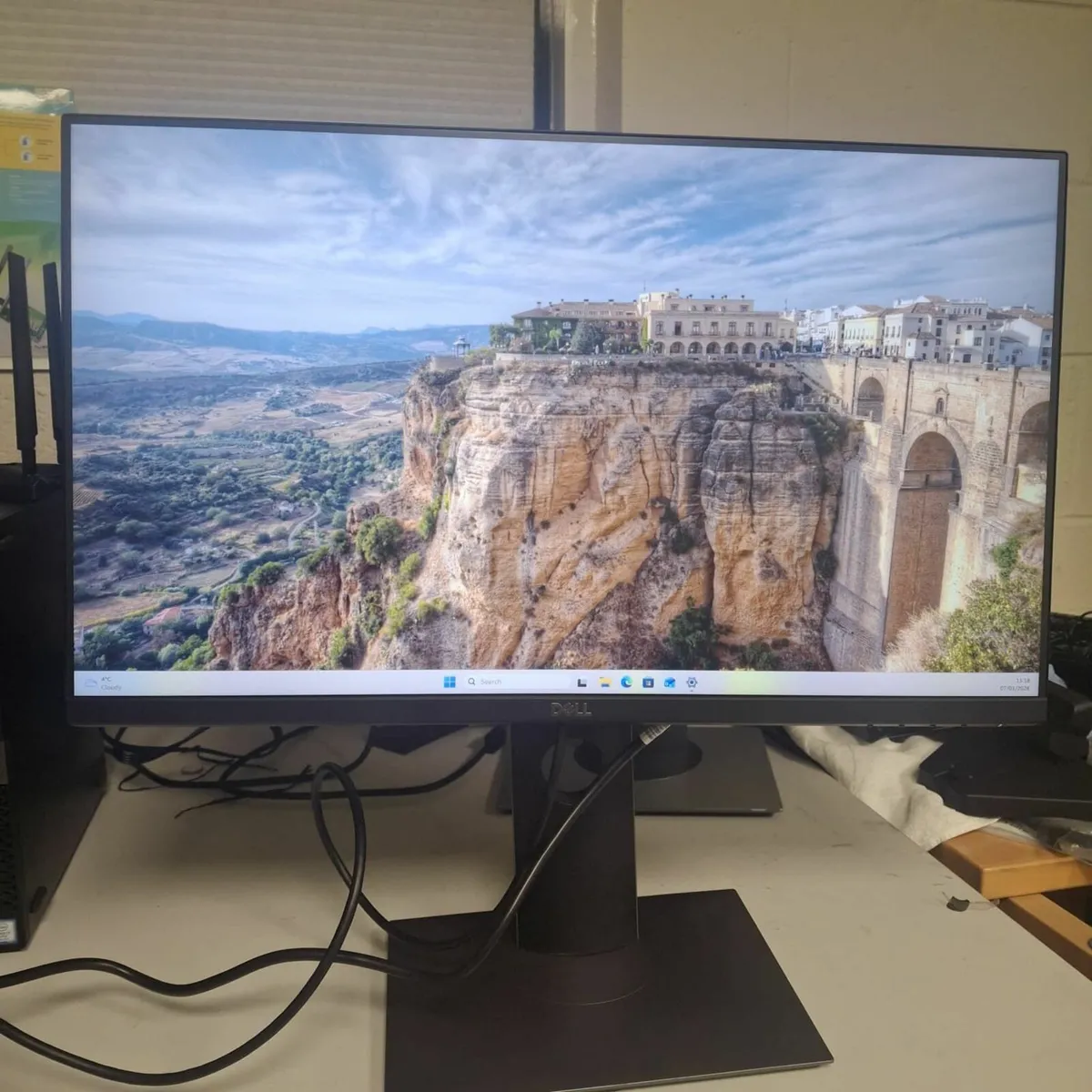 Dell P2419H Monitor | 24-inch | Full HD | Slim Bez - Image 1