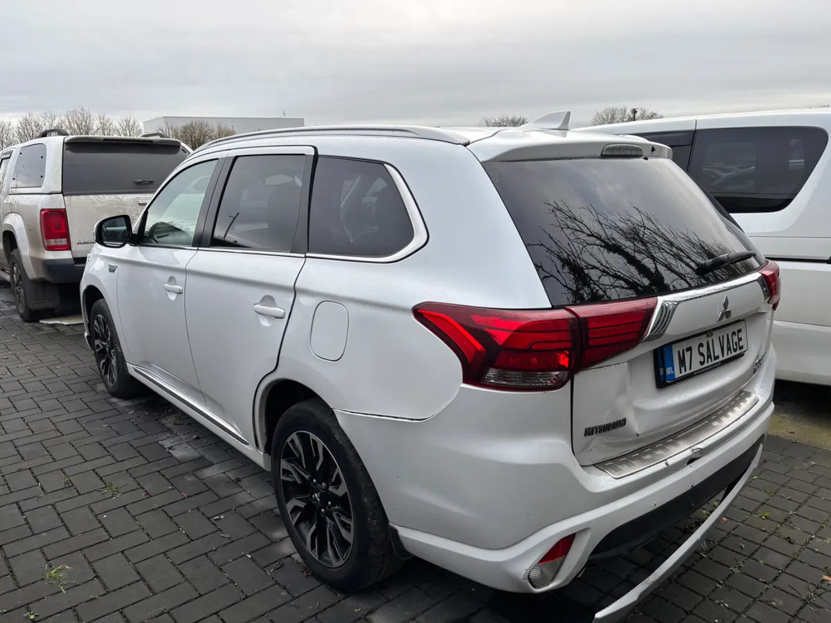 16 Outlander Hybrid 140k miles Drives - Image 3