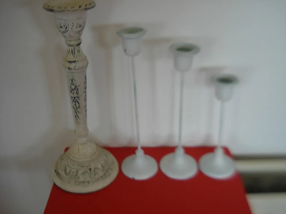 4 WHITE METAL CANDLE STICK HOLDERS. - Image 1